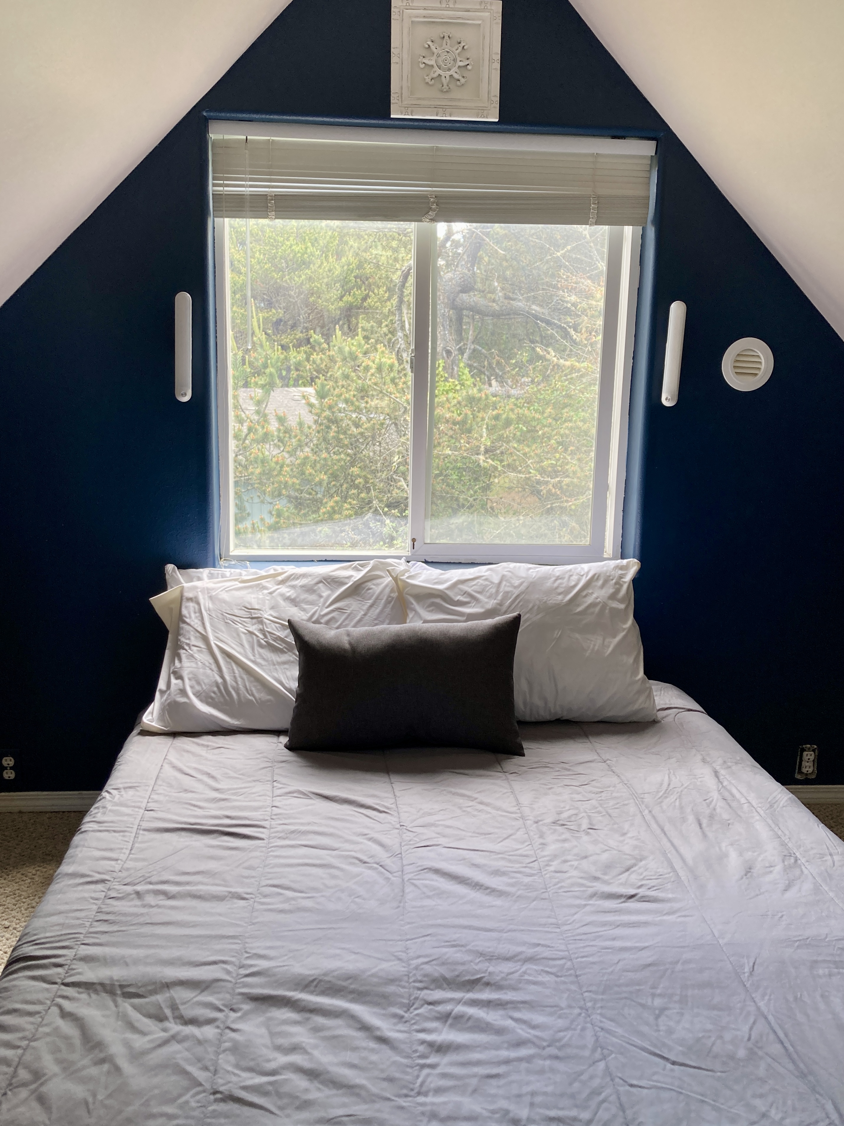East room two twin beds