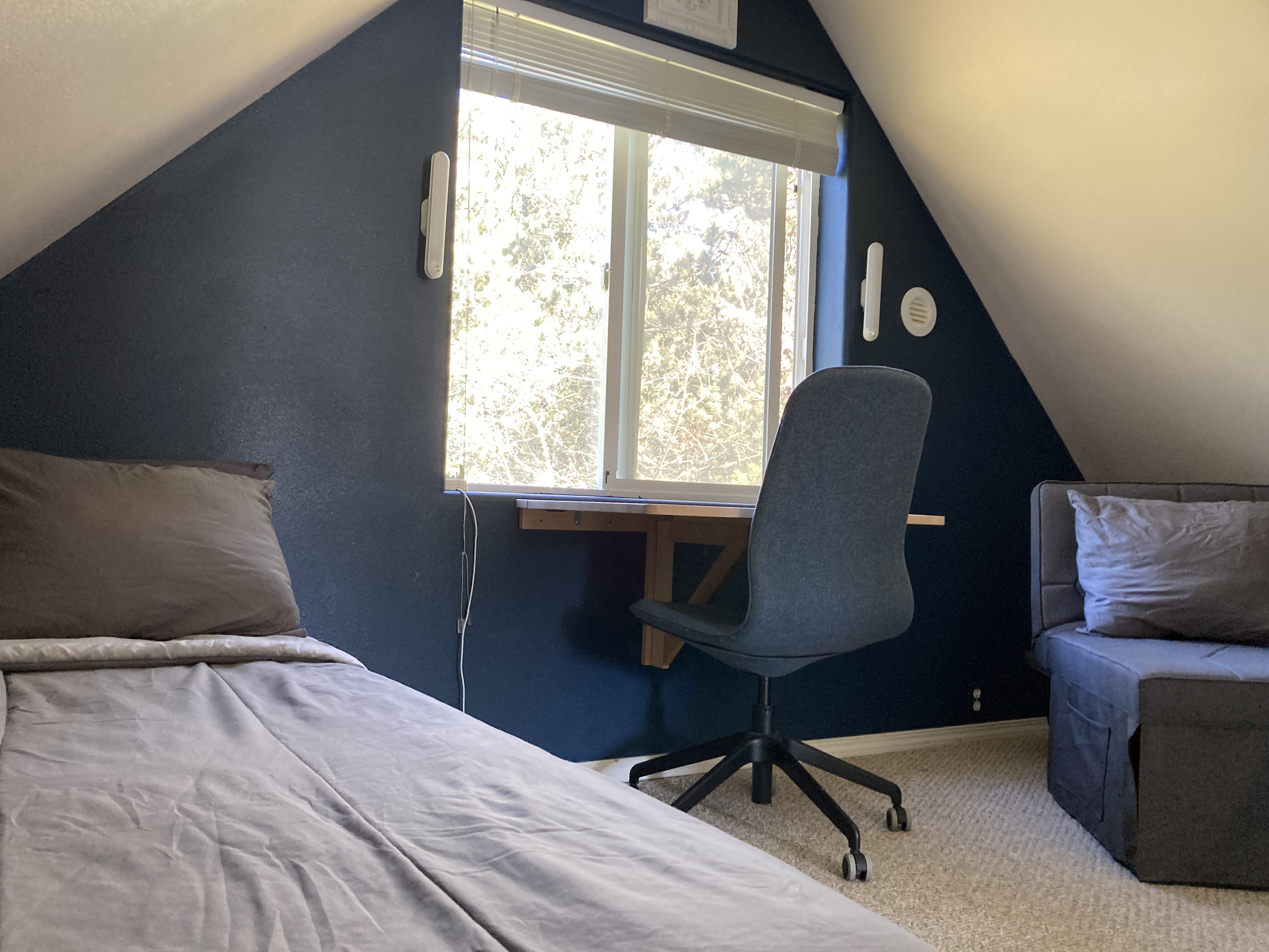 East bed and chair