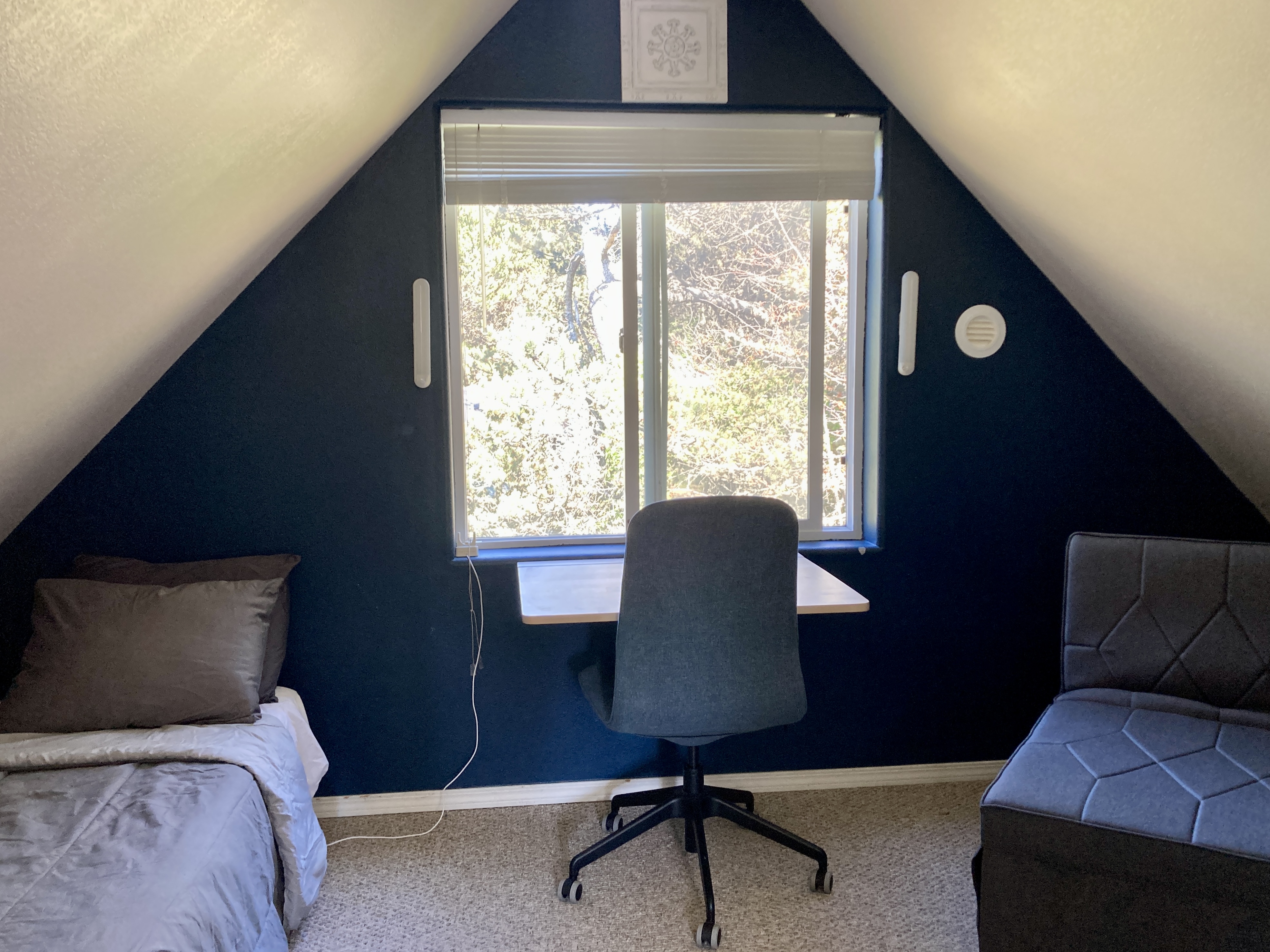 East bedroom chair and table